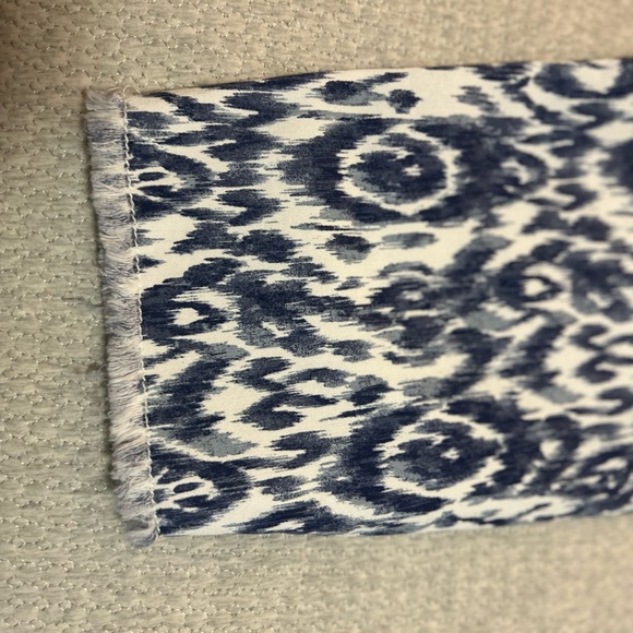 Chico’s Indigo Ikat Fray Hem Girlfriend Capri Jeans Size 1.5 New with tags - Picture 5 of 5